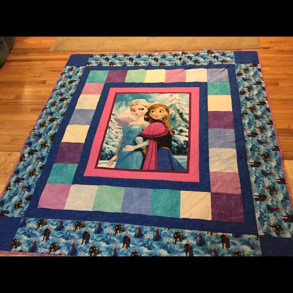 Queen size Frozen quilt. Anna/Elsa.